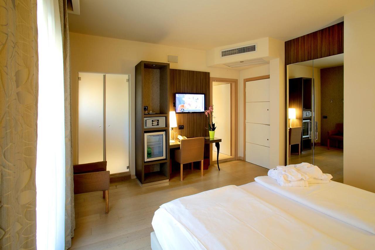 Hotel Galvani 토리델베나코 외부 사진